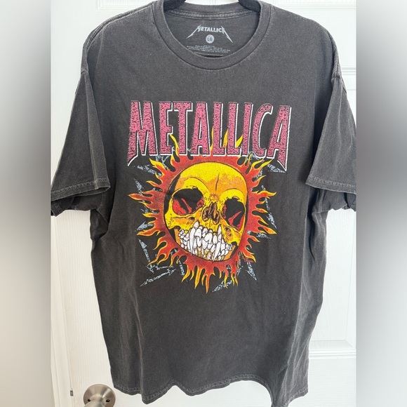 Urban Outfitters Other - Urban Outfitters Metallica Skull Sun Graphic Tee